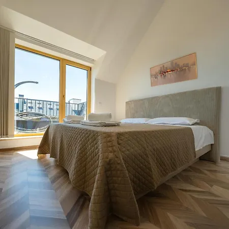 Апартамент Elegant And Sunny With Free Parking Варна